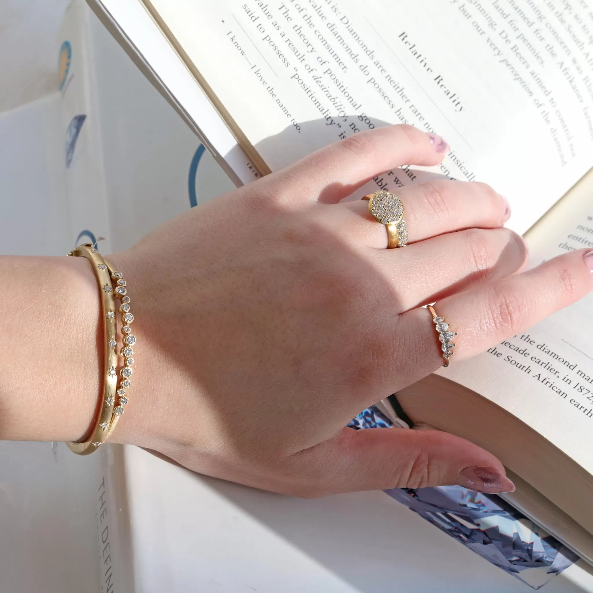 18K Gold Oval Hinged Bangle with 18 Star-Set Diamonds