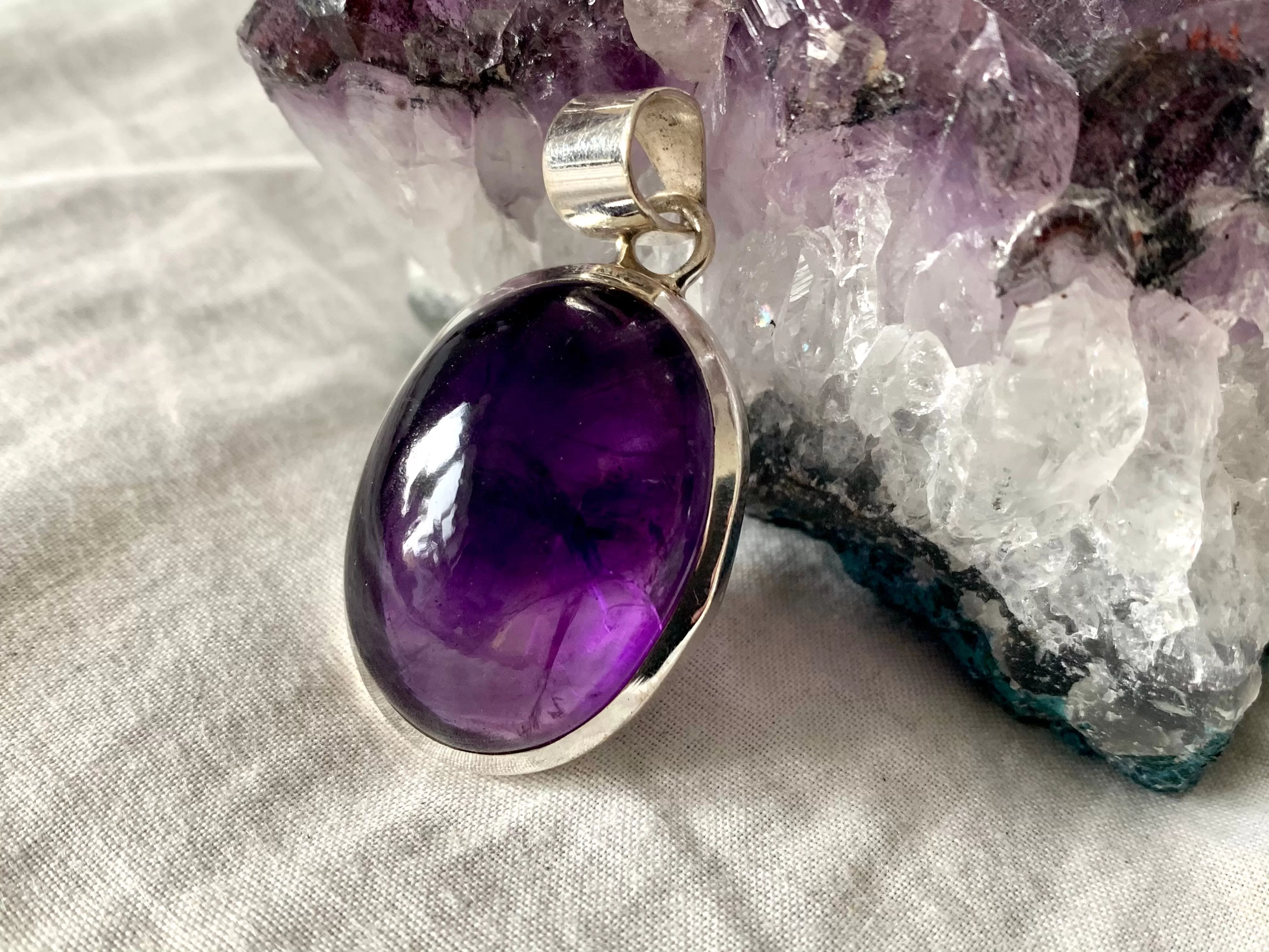 Amethyst Naevia Pendant - Large Oval