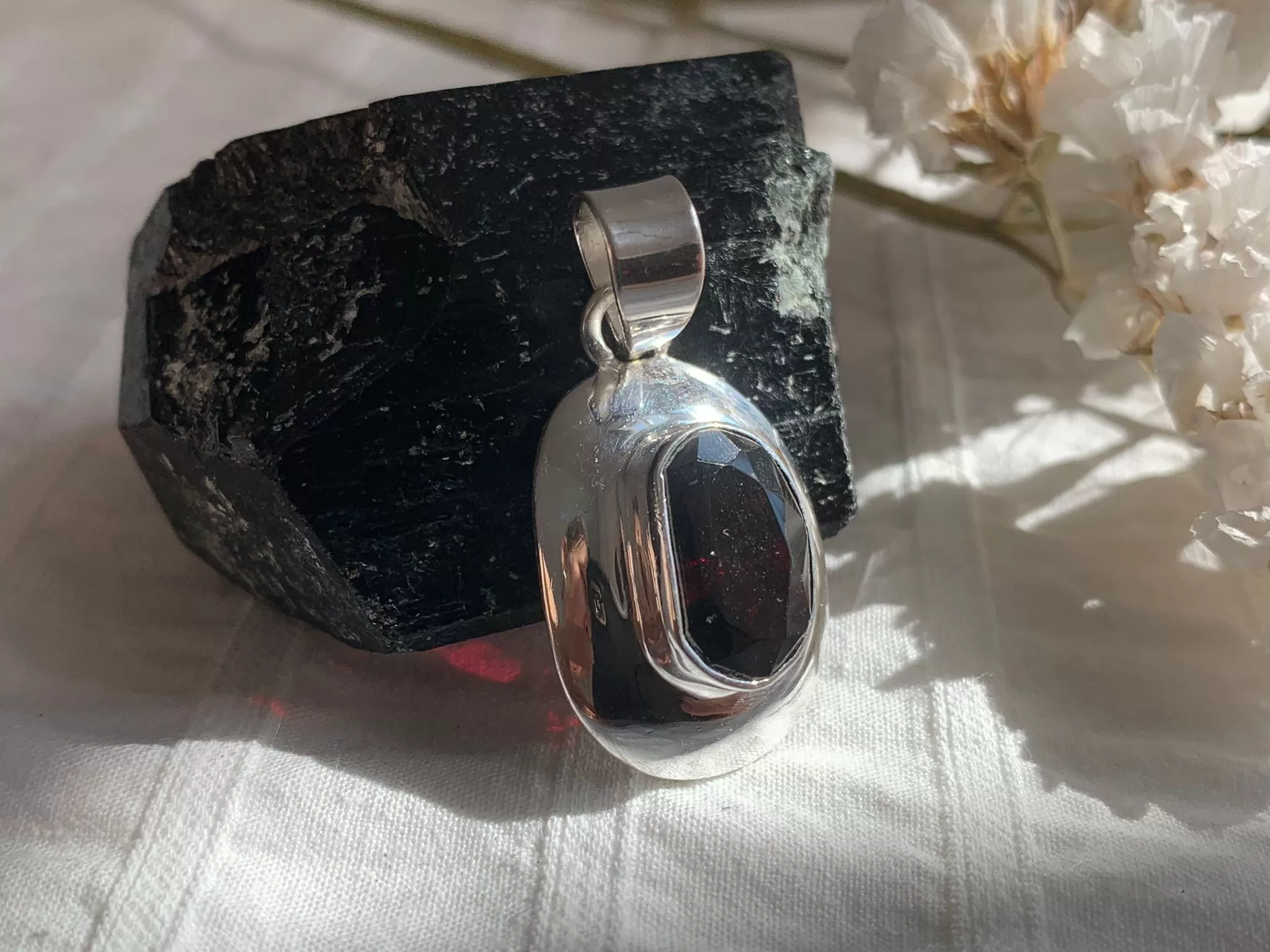 Garnet Medea Pendant - Freeform