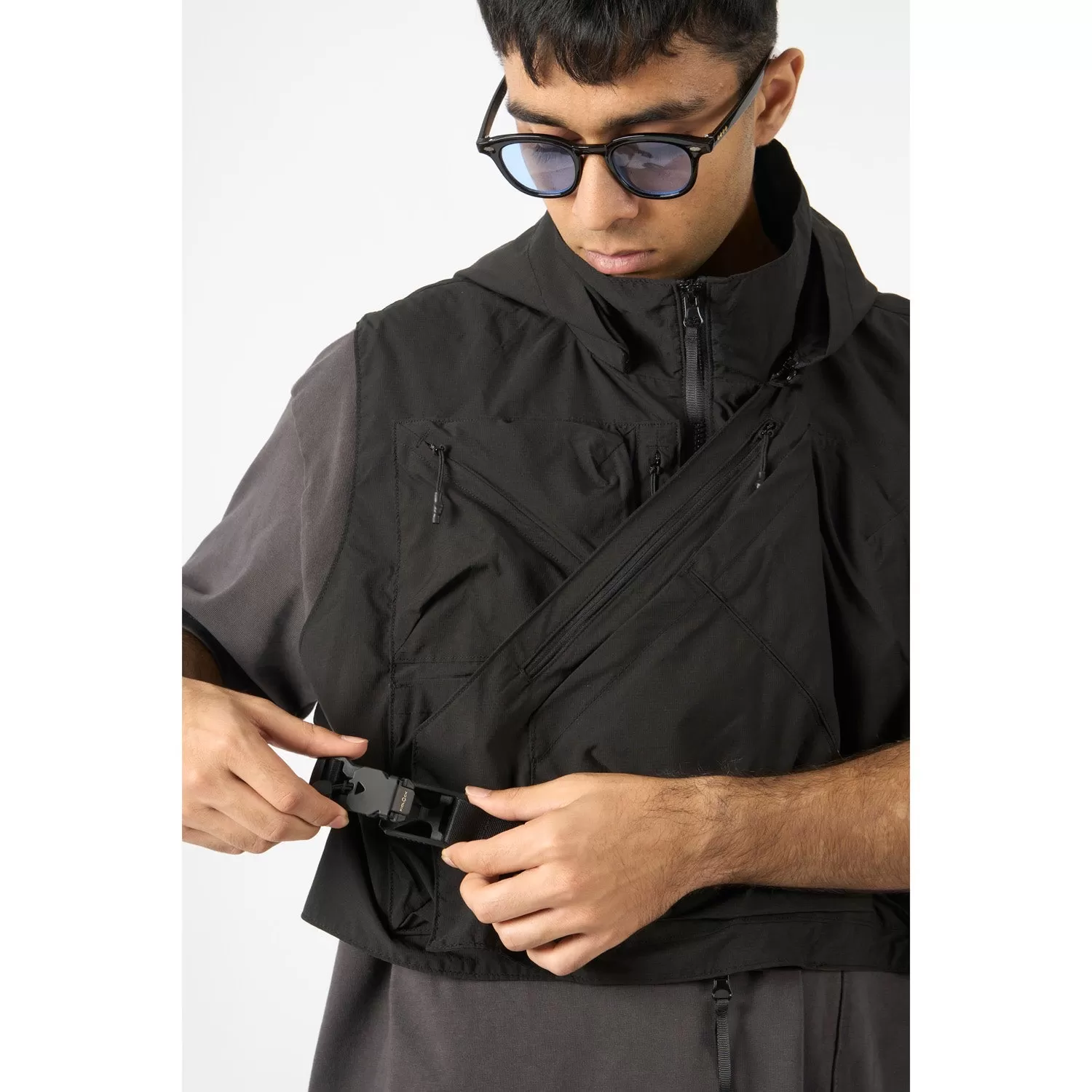 LAKH Flip Snap Pocket Vest Black