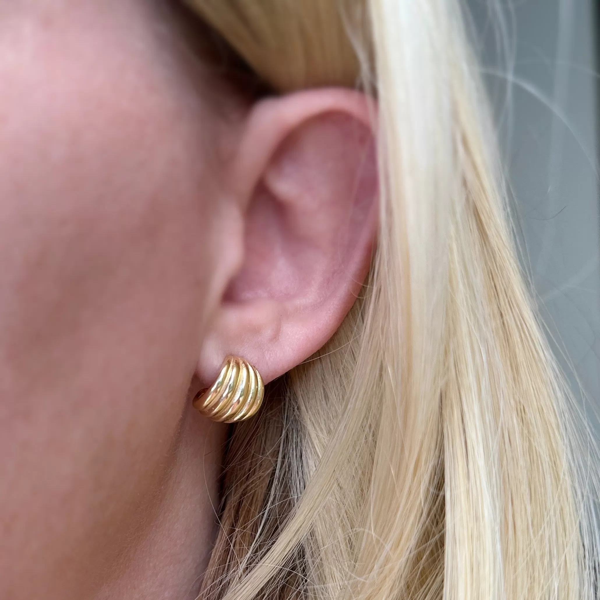 Rounded Ridged C-Hoop Earrings